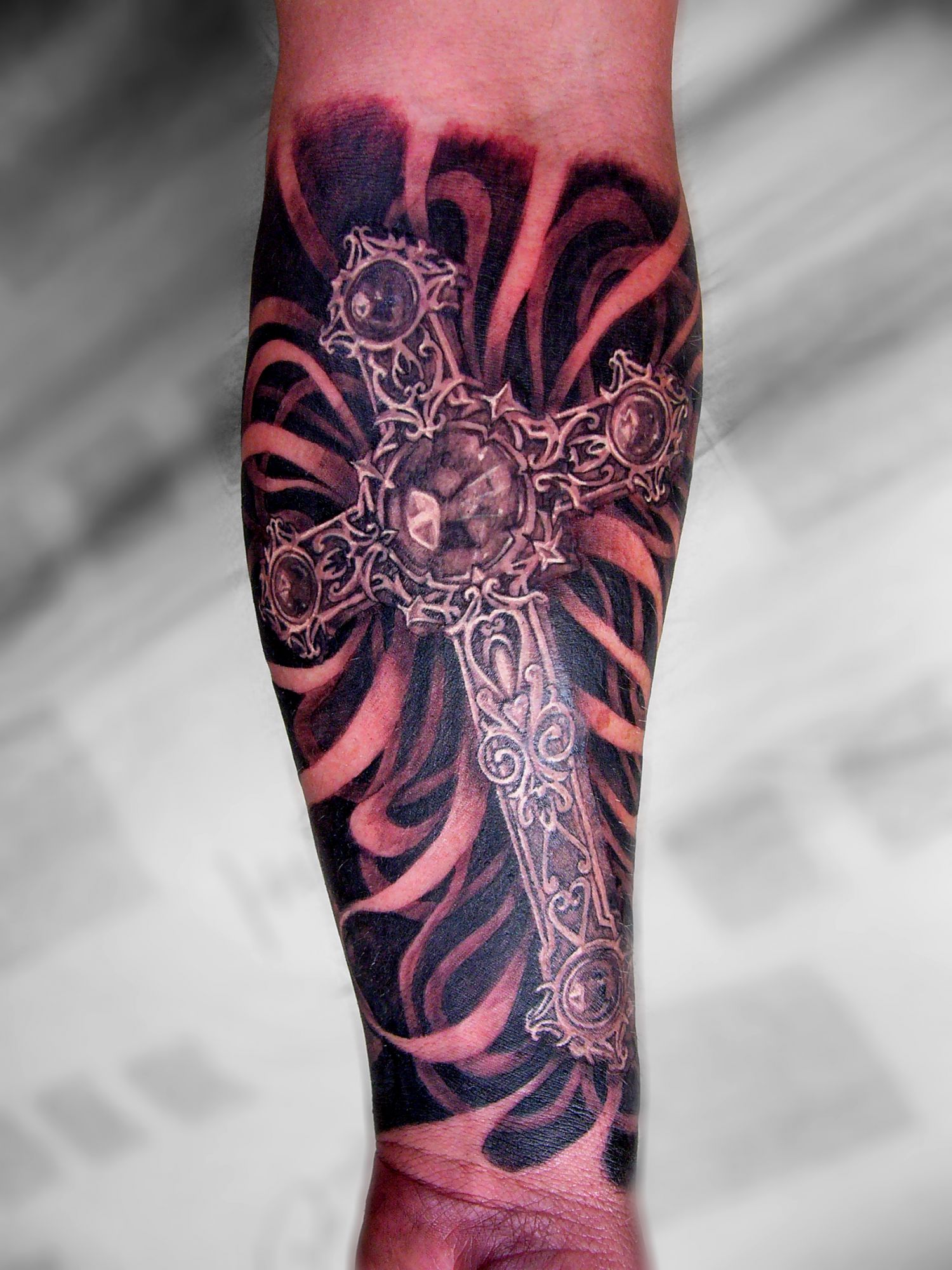Alkar tetoválás, Fekete fehér tetoválás, Kereszt tetoválás, Realisztikus tetoválás