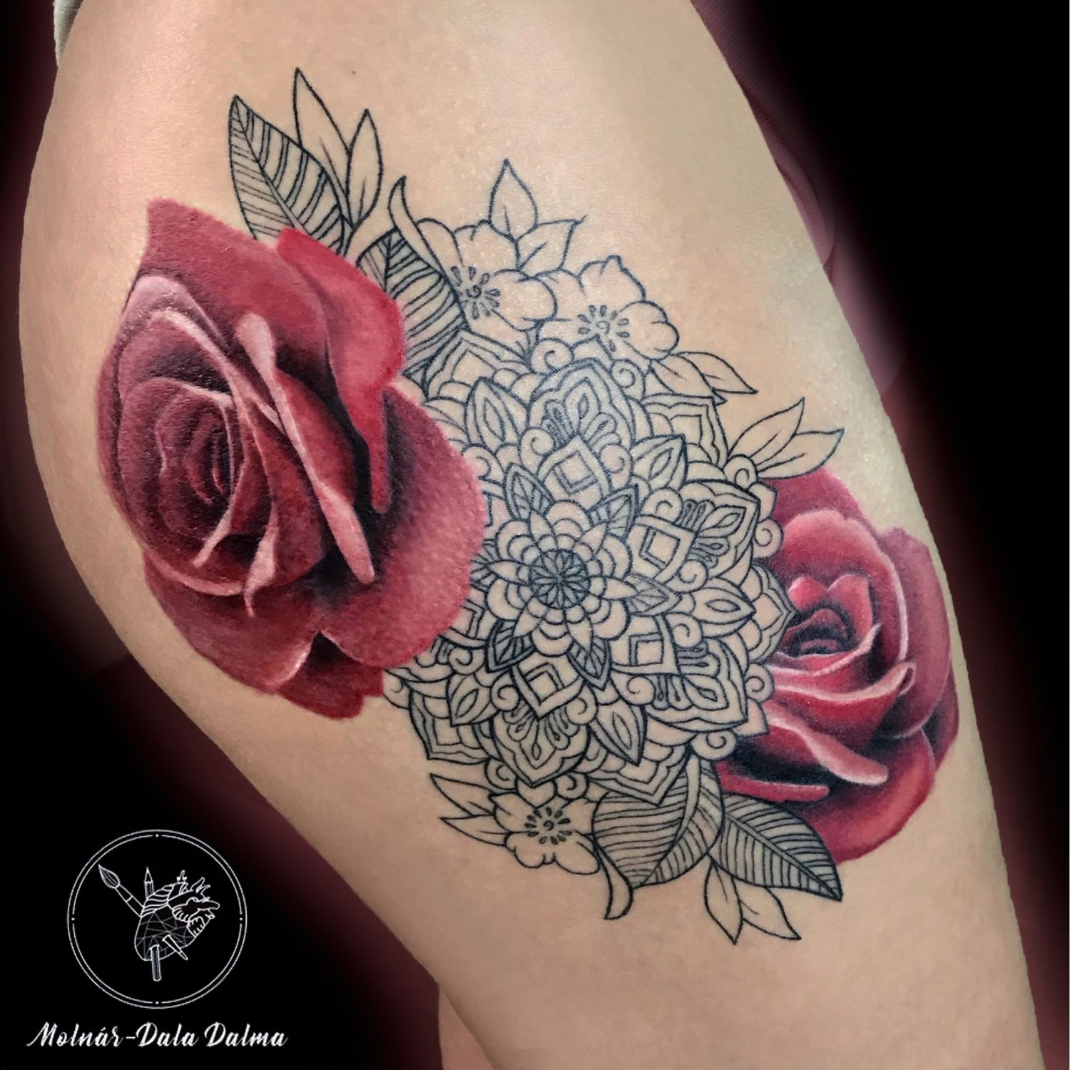 Comb tetoválás, Dotwork tetoválás, Realisztikus tetoválás, Színes tetoválás, Virág tetoválás