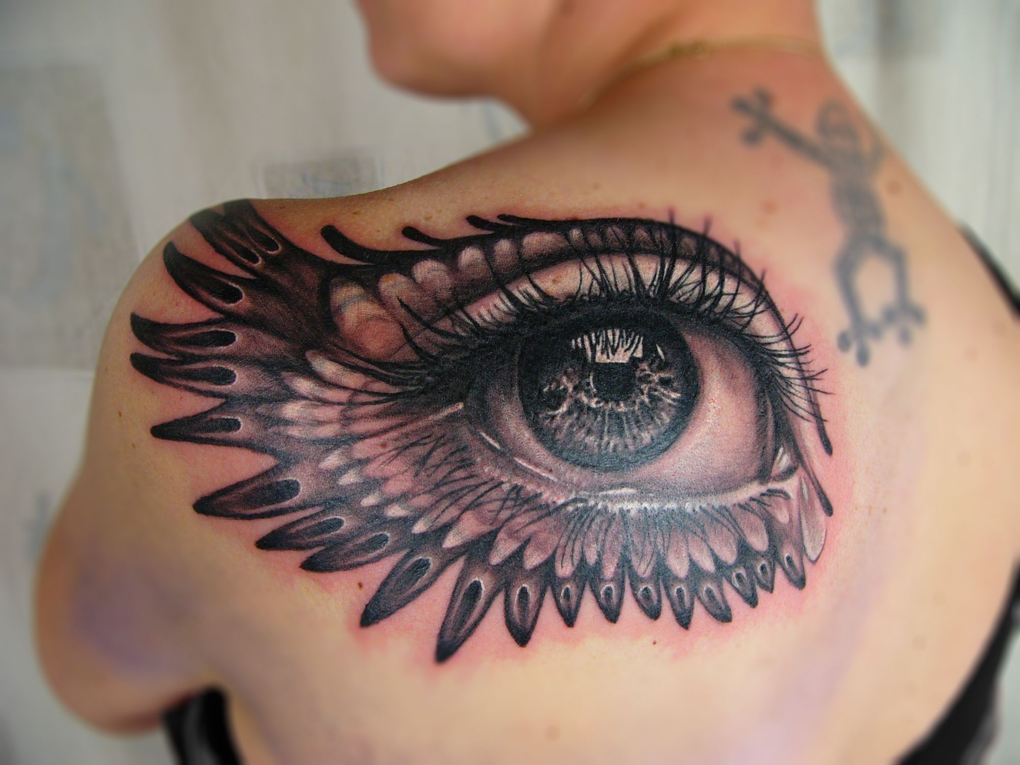 Fekete fehér tetoválás, Realisztikus tetoválás, Váll tetoválás