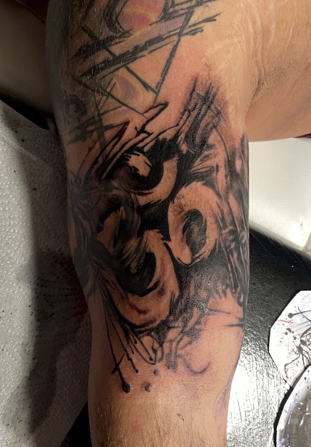 Fekete fehér tetoválás, Felkar tetoválás, Szimbólumok