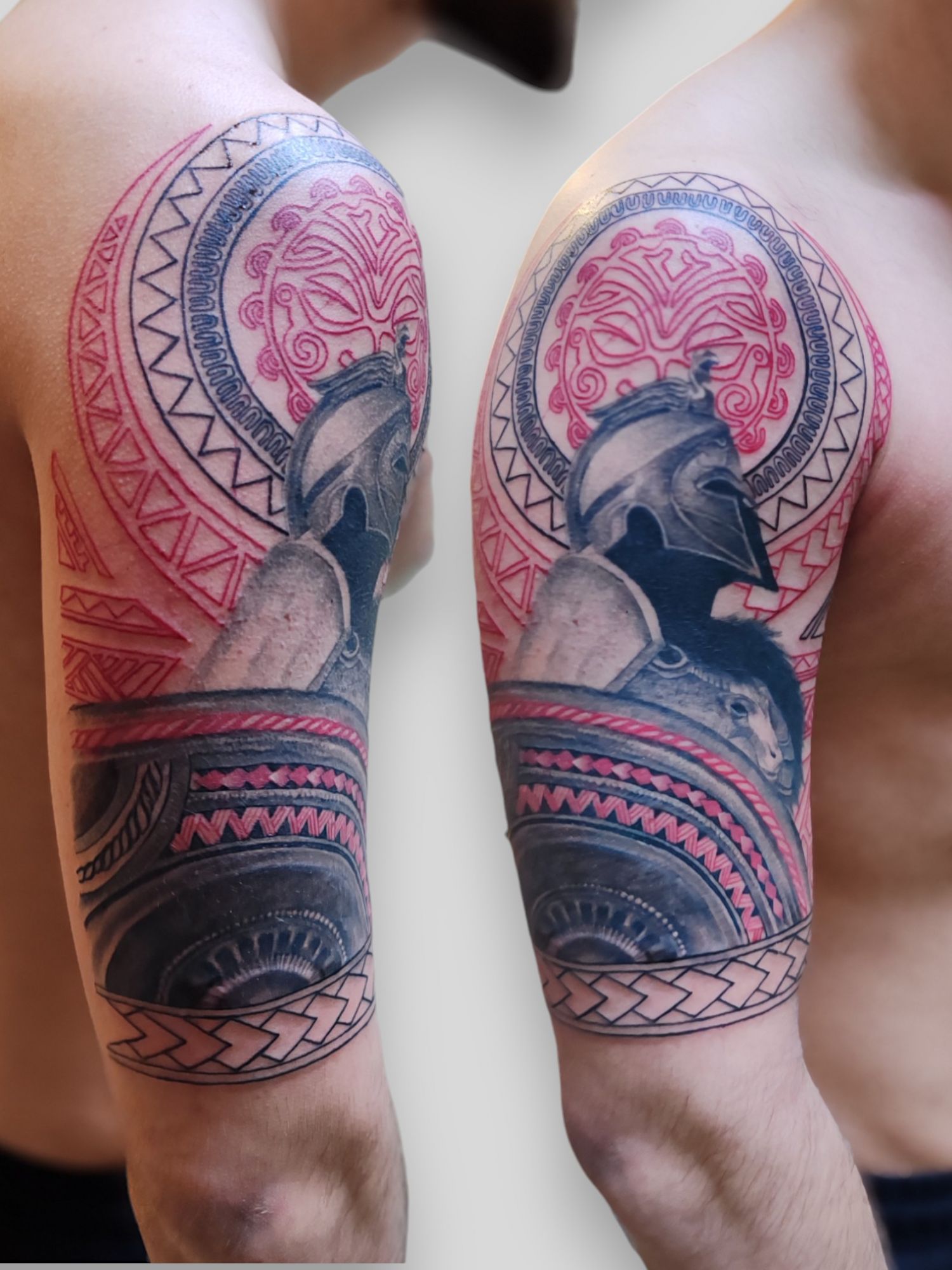 Fekete fehér tetoválás, Felkar tetoválás, Realisztikus tetoválás, Színes tetoválás, Tetoválás minta