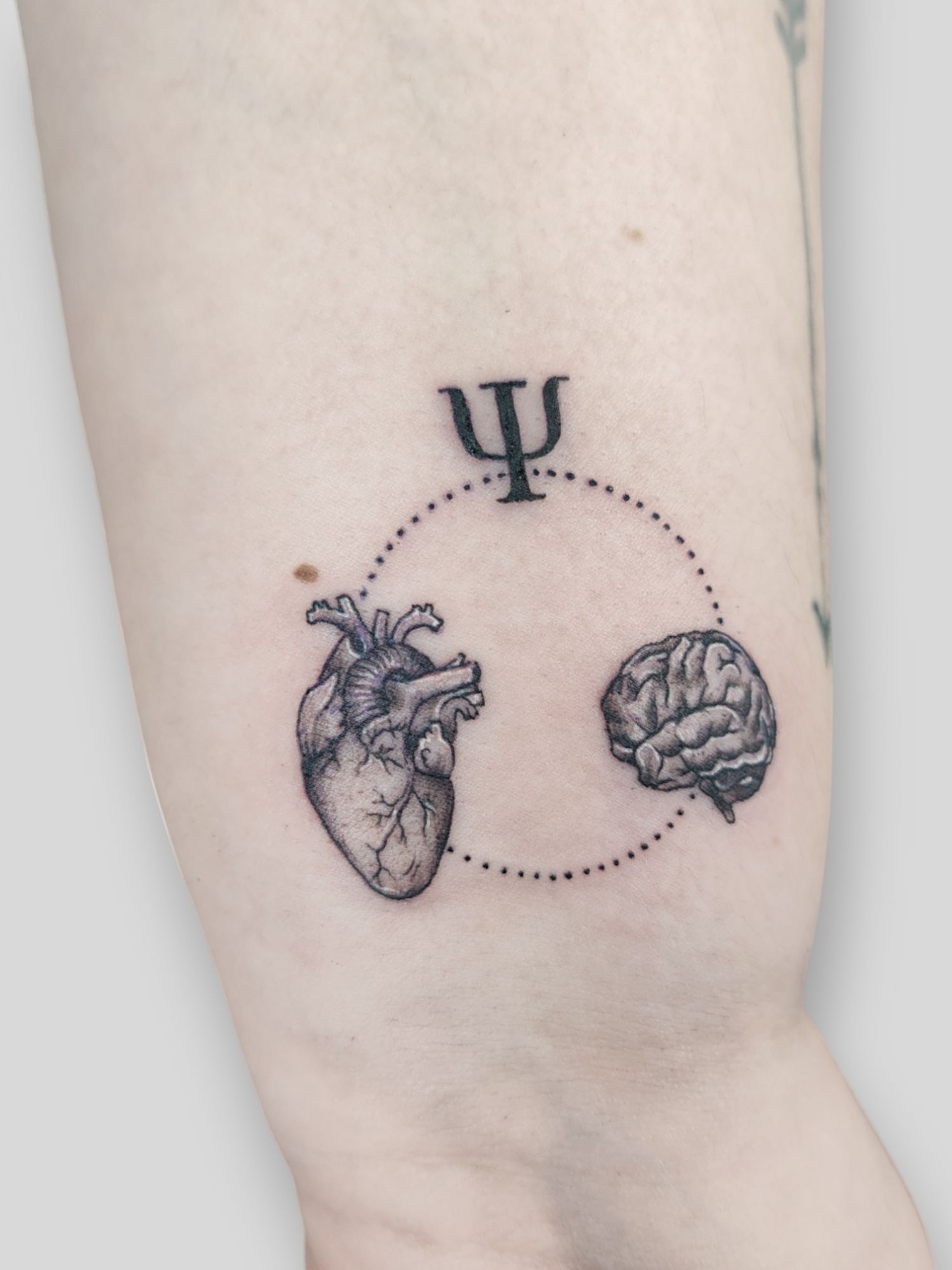 Csukló tetoválás, Dotwork tetoválás, Fantázia tetoválás, Fekete fehér tetoválás, Tetoválás minta