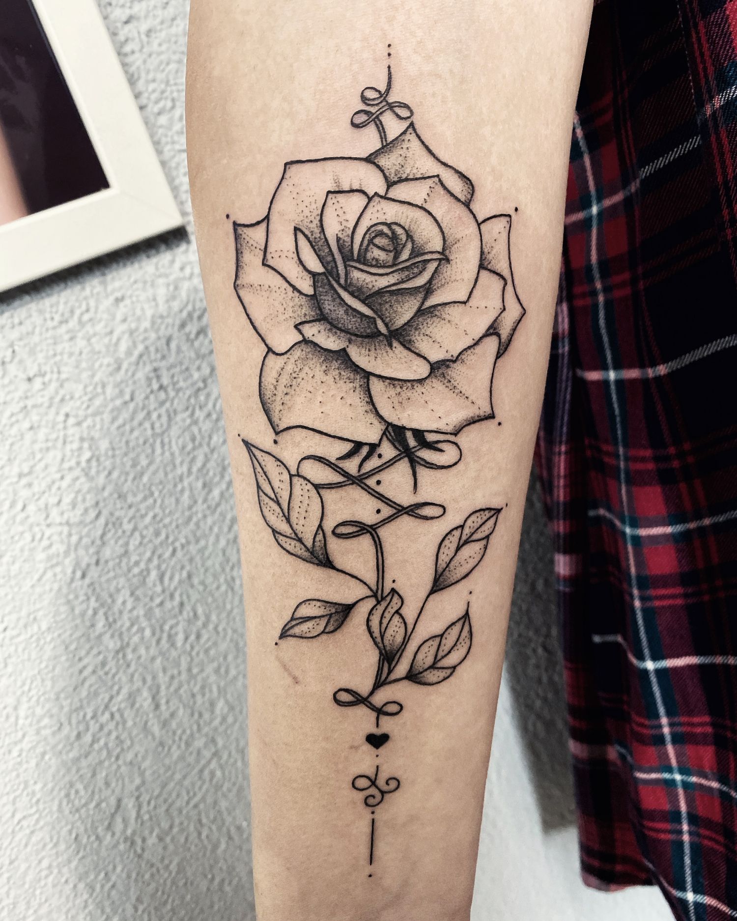 Alkar tetoválás, Fekete fehér tetoválás, Virág tetoválás