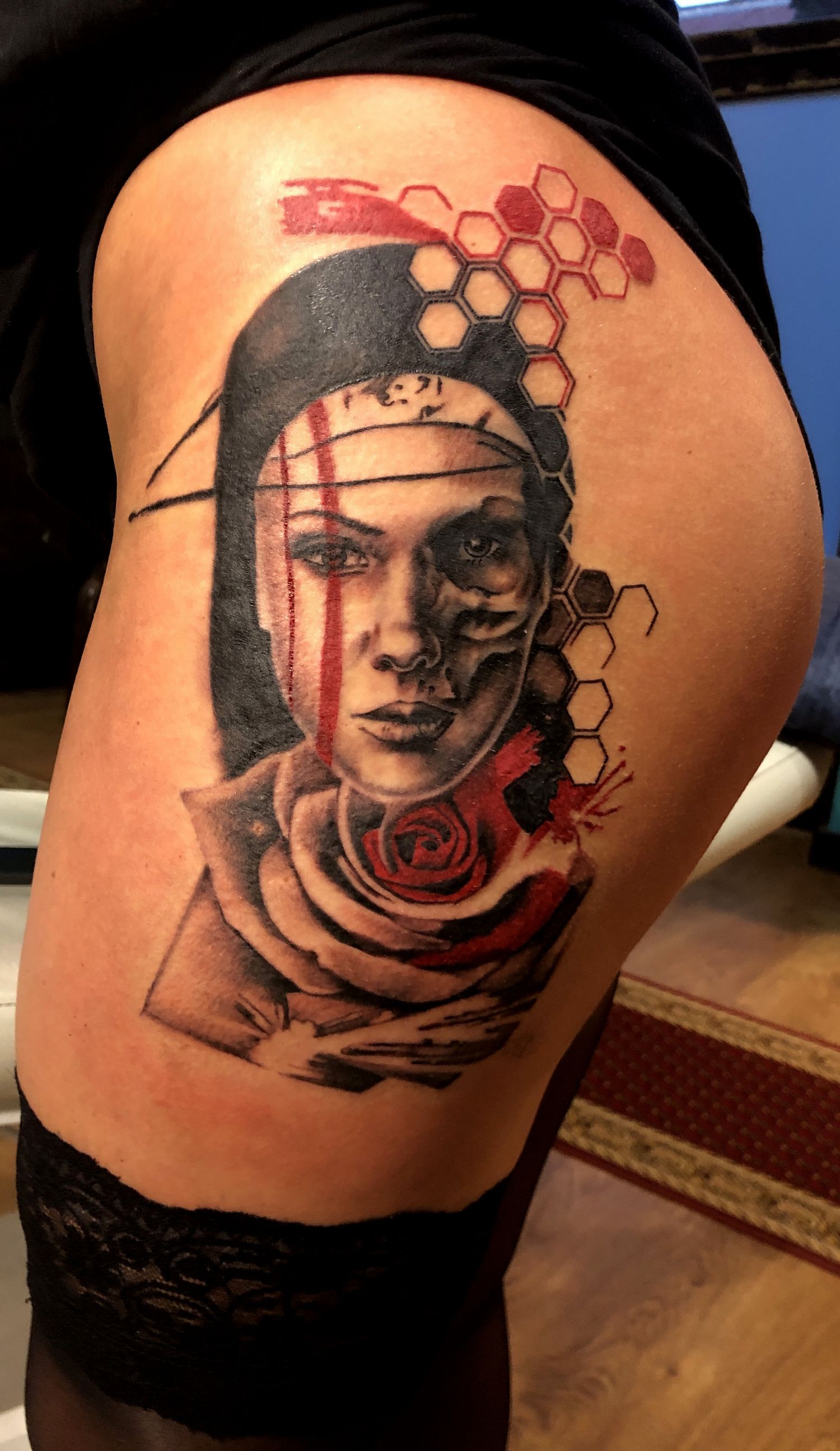 Comb tetoválás, Fekete fehér tetoválás, Portré tetoválás, Realisztikus tetoválás