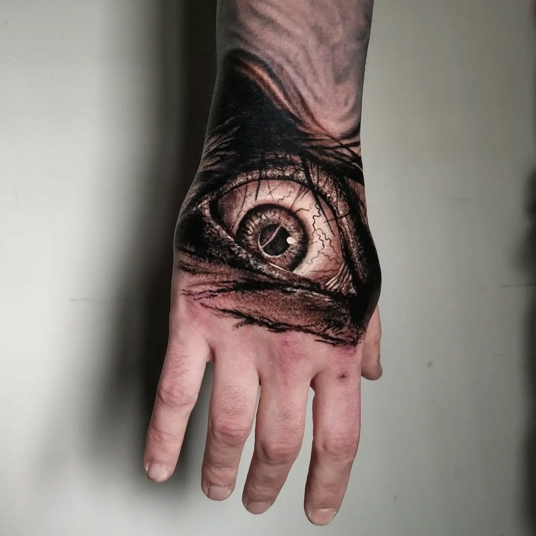 Fekete fehér tetoválás, Kéz tetoválás, Realisztikus tetoválás