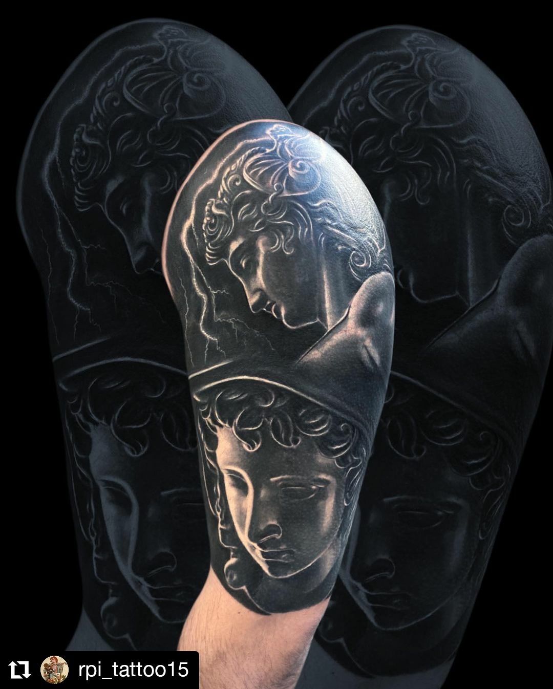 Fekete fehér tetoválás, Felkar tetoválás, Portré tetoválás, Realisztikus tetoválás, Váll tetoválás