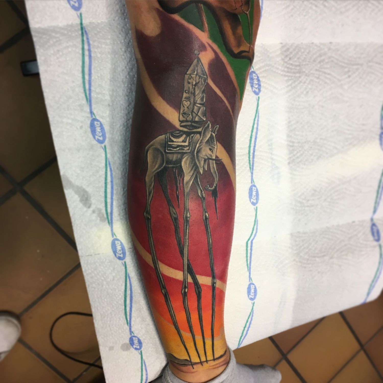 Dali tetoválás, Realisztikus tetoválás, Színes tetoválás, Vádli tetoválás