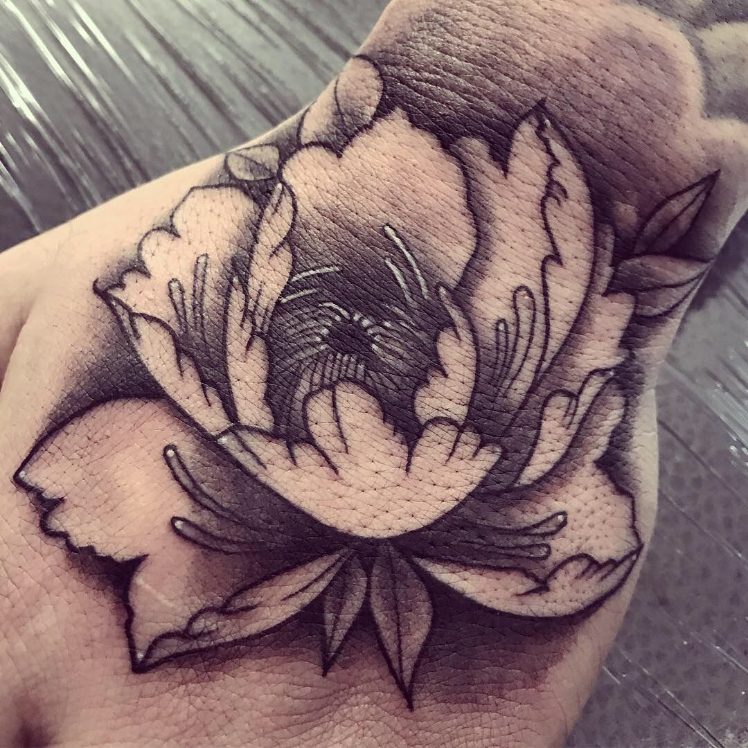 Csukló tetoválás, Fekete fehér tetoválás, Kéz tetoválás, Virág tetoválás