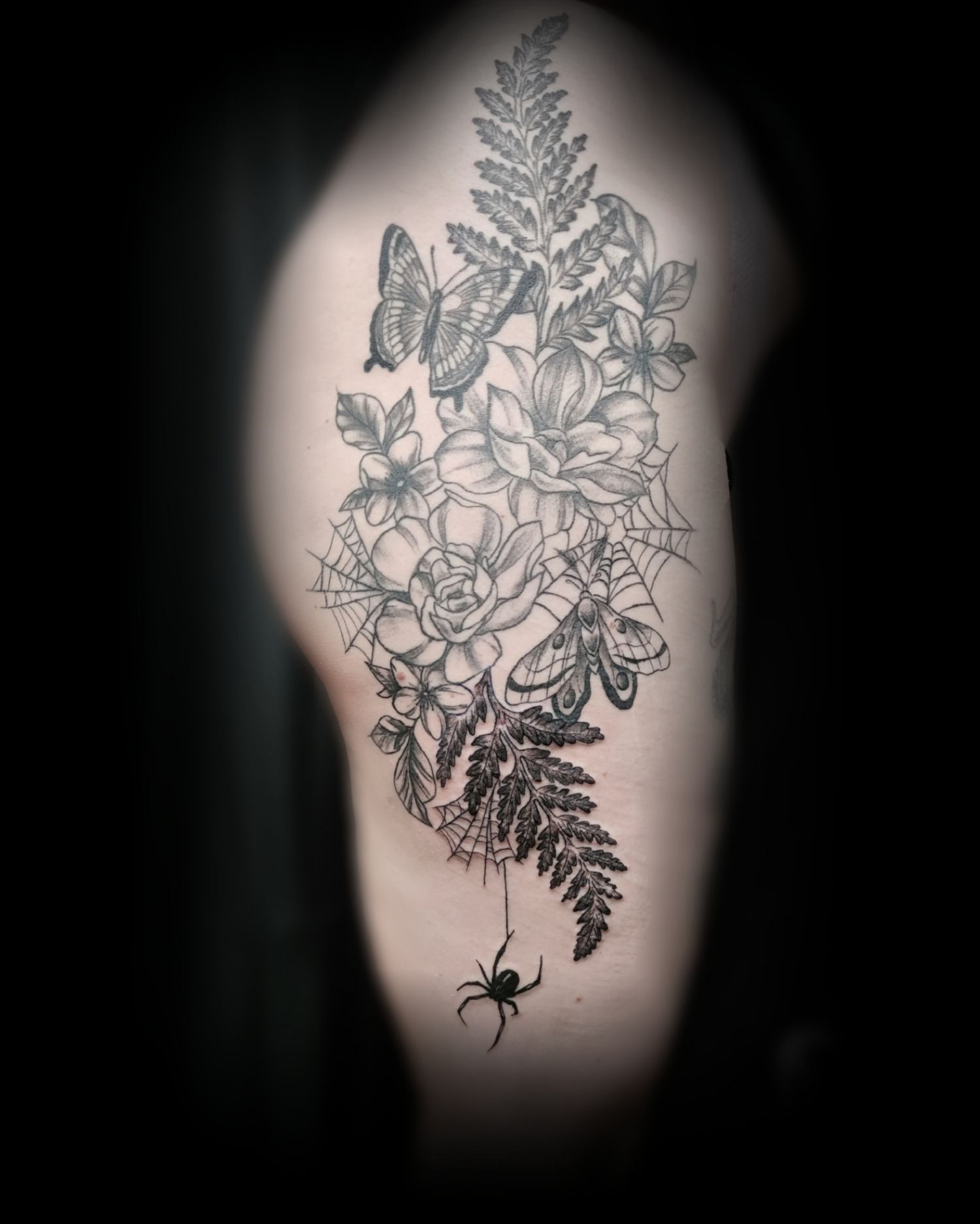 Állat tetoválás, Comb tetoválás, Fantázia tetoválás, Fekete fehér tetoválás, Realisztikus tetoválás, Tetoválás minta, Virág tetoválás