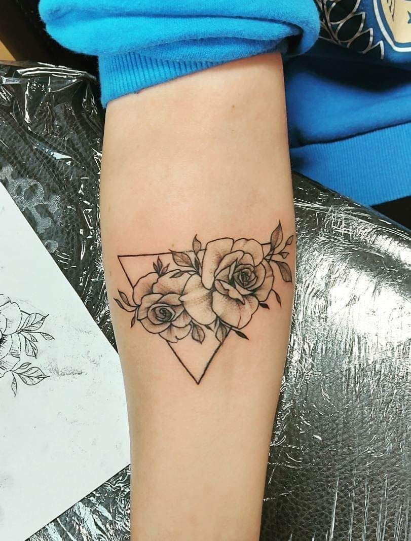 Alkar tetoválás, Fantázia tetoválás, Fekete fehér tetoválás, Realisztikus tetoválás, Szimbólumok, Virág tetoválás